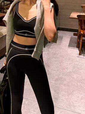 🌸Alo Yoga Airbrush Heart Throb 2-Piece Activewear Set Bra&High-Waist Legging🥰